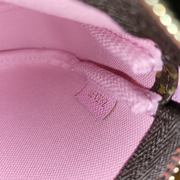 NEW 2022 authentic Louis Vuitton Xmas animation limited edition mini pochette - Picture 10 of 14